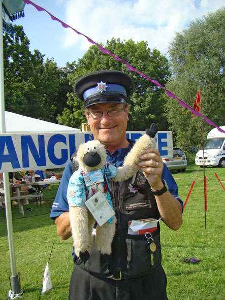 18 - Excuse me officer, kindly change your grip! 18. Excuse me officer, kindly change your grip!